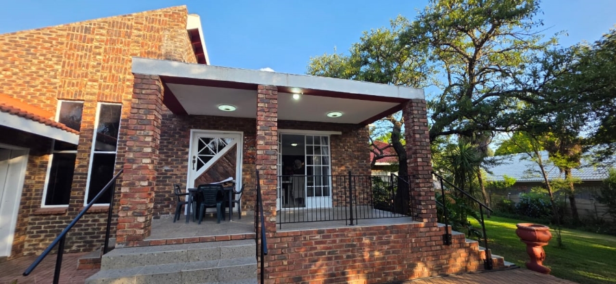 5 Bedroom Property for Sale in Wilkoppies North West